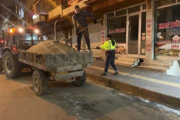 Siirt’te buzlanmaya karşı çalışmalar sürdürülüyor