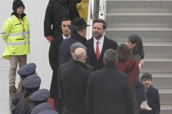 Politico: Vance Münih Güvenlik Konferansı’nda Alman Scholz ile görüşmeyecek