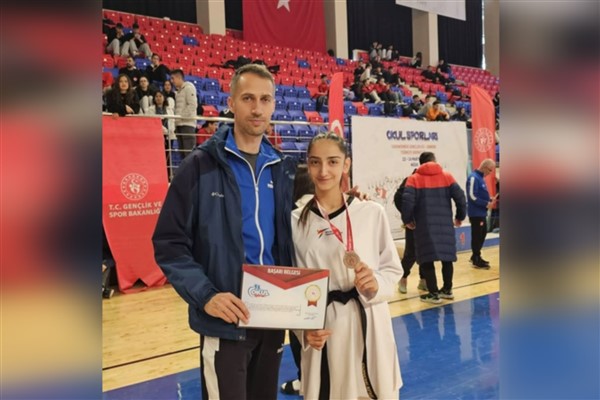 Erzincanlı tekvandocu Reyhan Ebru Bilyay, Türkiye üçüncüsü oldu