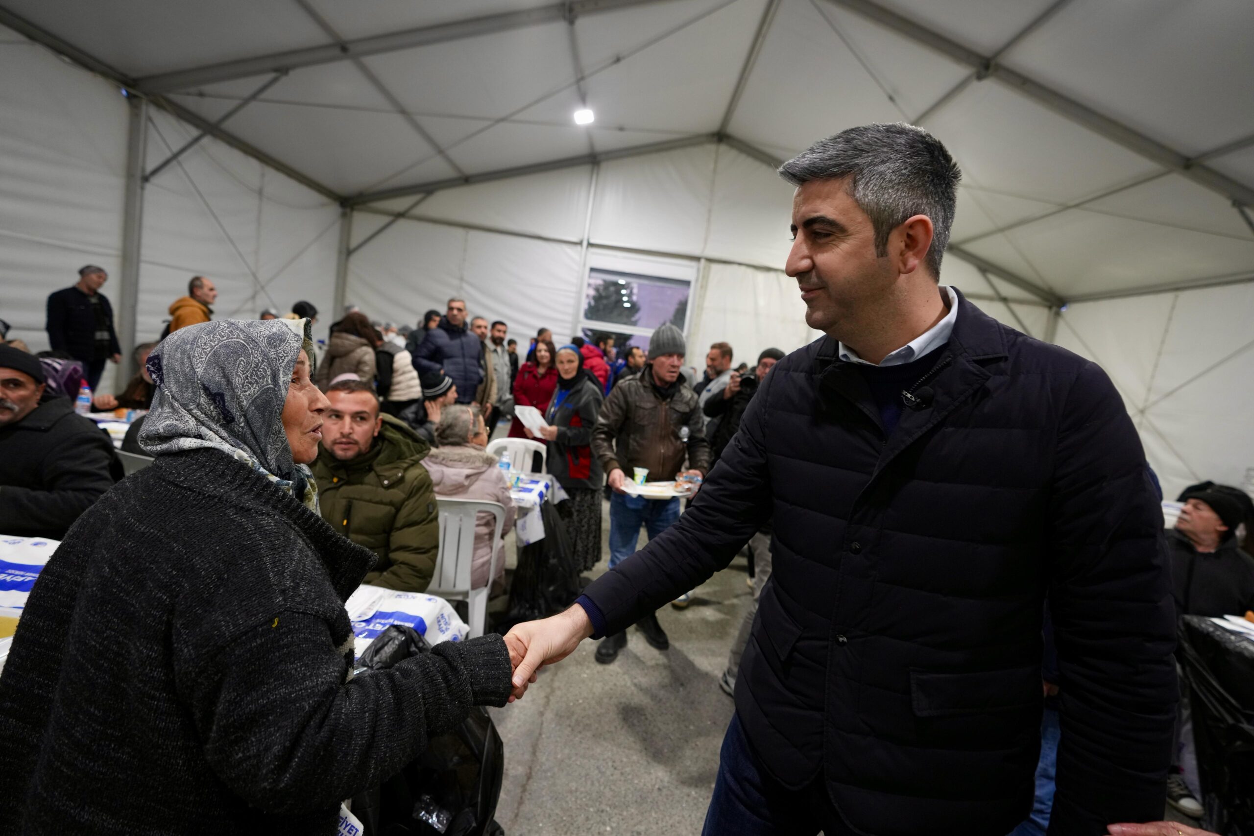 Başkan Yüksel, iftarda vatandaşlarla bir araya geldi