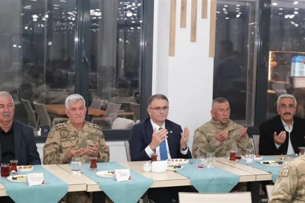 Van Valisi Balcı, Jandarma Kolordu Komutanlığı’nda düzenlenen iftar programına katıldı