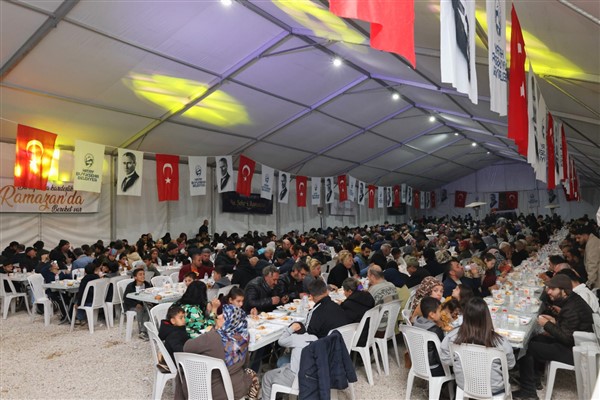 Hatay’ın 15 ilçesinde iftar çadırları kuruldu