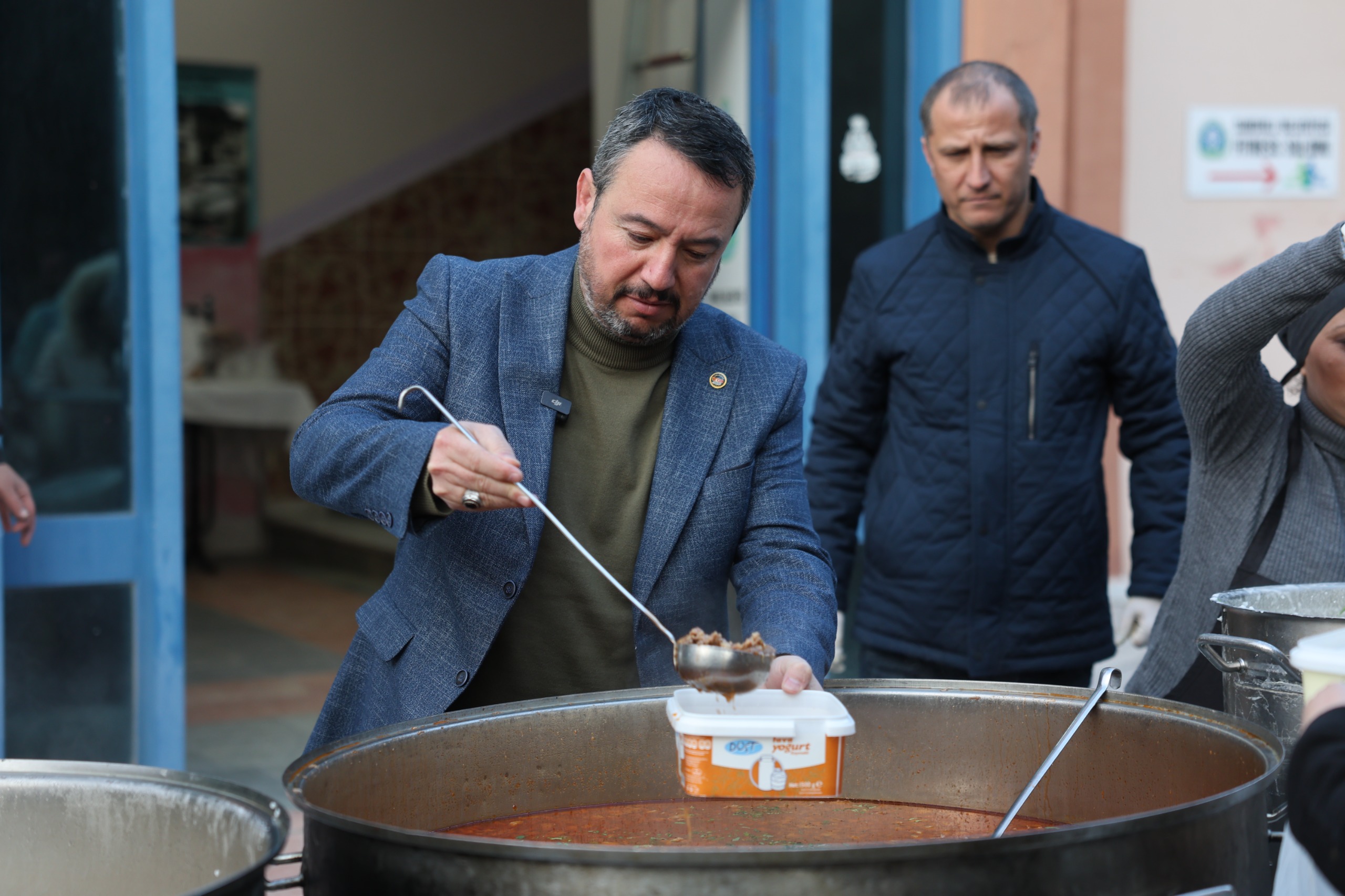 Başkan Öztaş, iftar yemeği dağıtımına katıldı