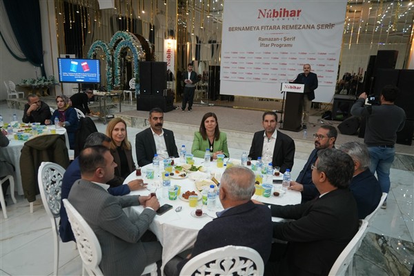 Diyarbakır Büyükşehir Belediyesi Eş Başkanları, iftar programına katıldı