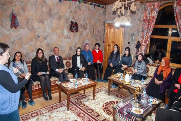 Hakkari’de “Sanat ve Edebiyat Alanlarında İlham Veren Kadınlar” etkinliği düzenlendi