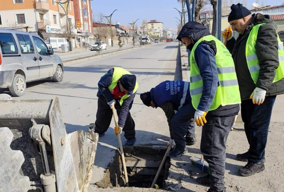 Van’da yol bakım ve onarım çalışmaları başladı