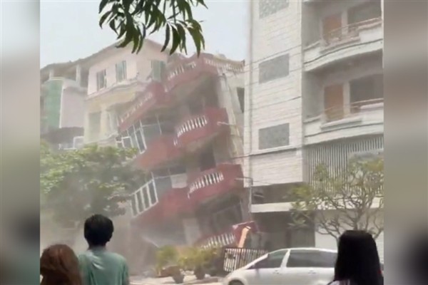 Myanmar’da 7,7 büyüklüğünde deprem