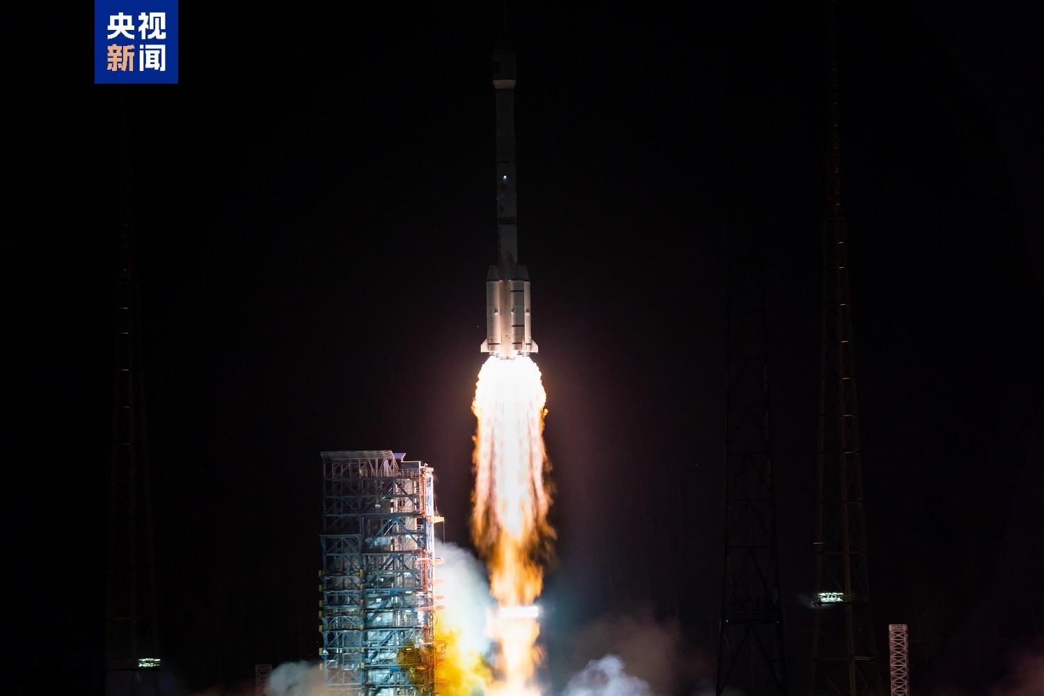 Çin’in yeni veri aktarım uydusu yörüngeye oturdu