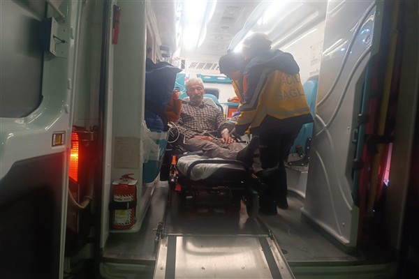 Batman’da heyelan nedeniyle yolu kapanan köydeki hasta hastaneye ulaştırıldı