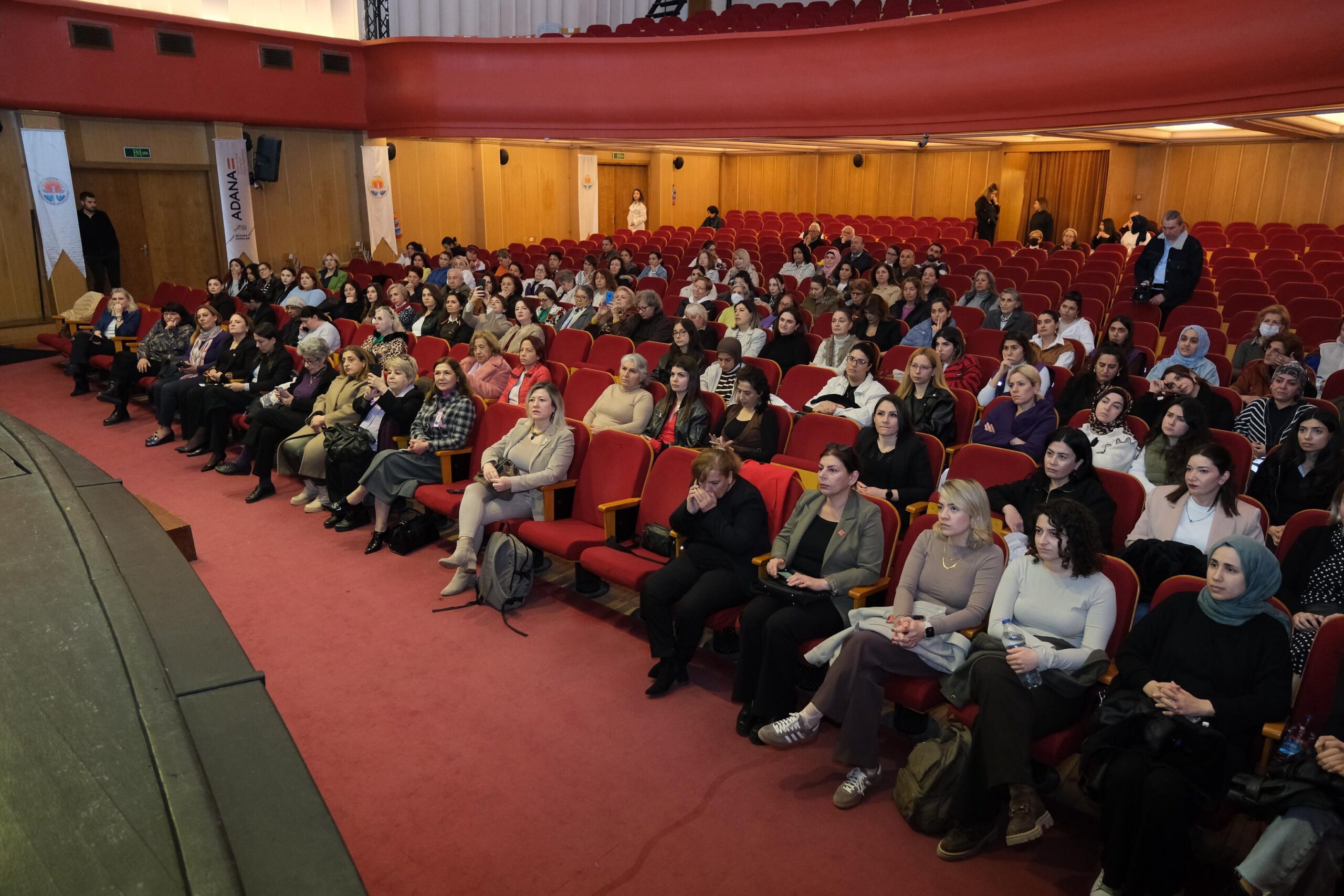 Adana’da 8 Mart Dünya Kadınlar Günü etkinlikleri Diren filminin gösterimi ile başladı