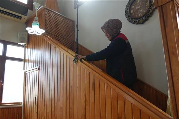 Düzce’de camilerdeki temizlik çalışmaları devam ediyor