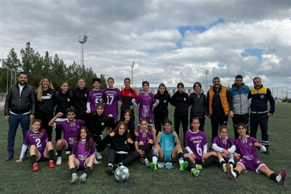 Kadın Futbol Takımı Play-Off’u garantiledi