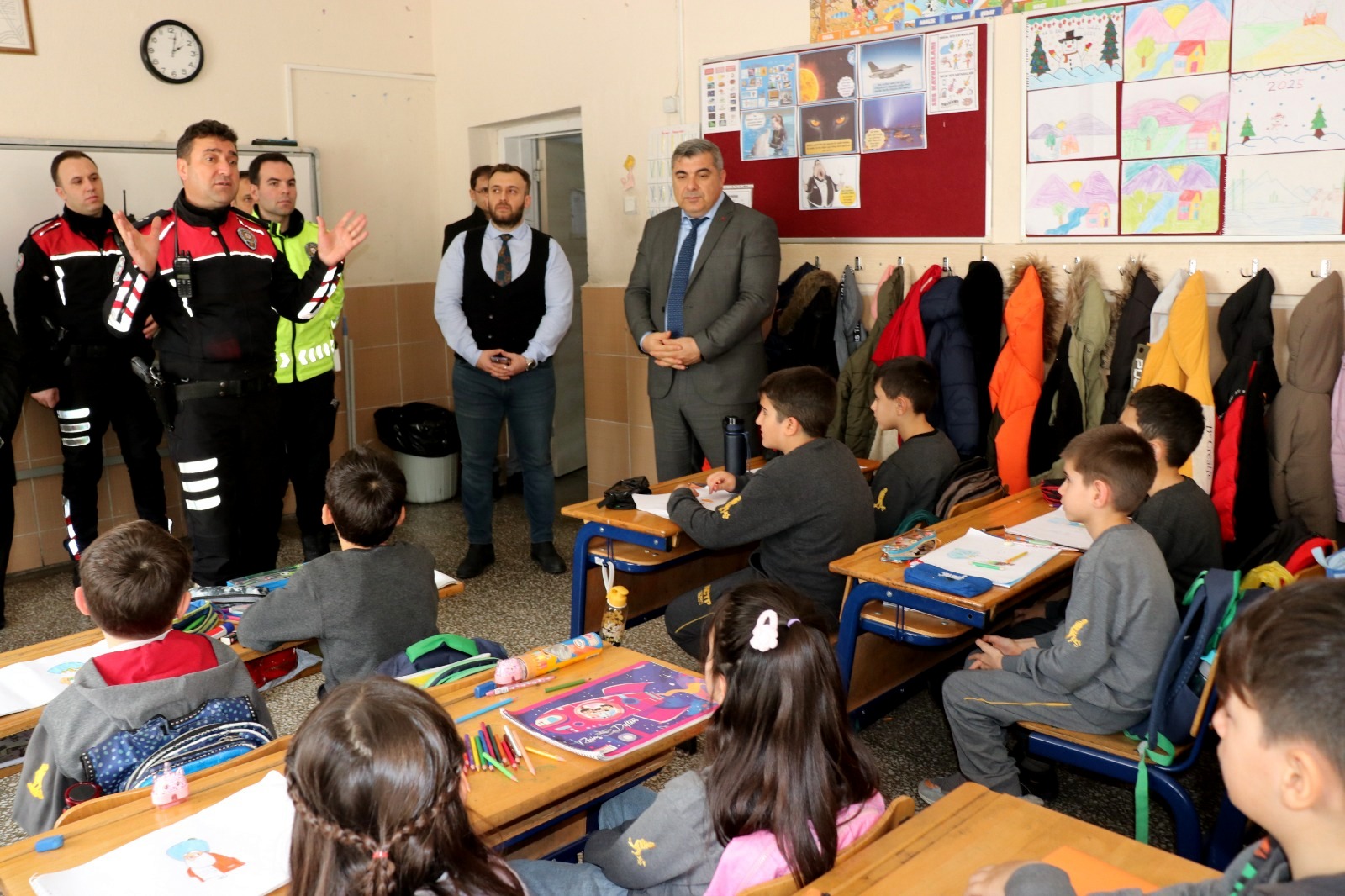 Gaziler ve polisler, Kocatepe İlkokulunda öğrencilerle buluştu