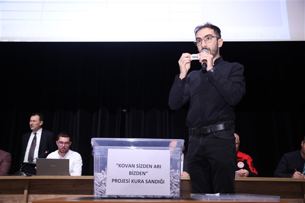 Kayseri Büyükşehir’in Kovan Sizden, Arı Bizden Projesi’nde kura töreni yapıldı