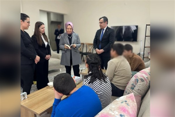 Karakaya, Bitlis Çocuk Evleri Sitesi’ndeki okuma etkinliğine katıldı