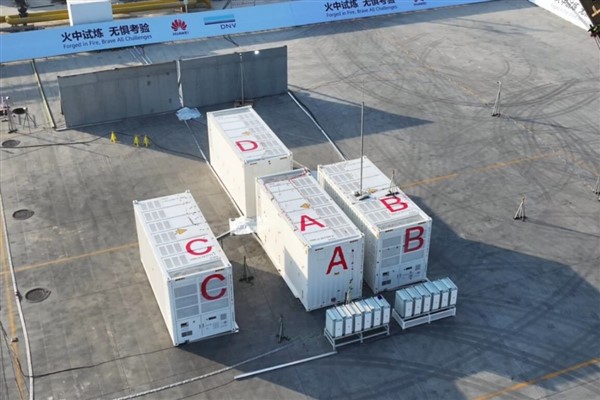 Huawei’in Smart String & Grid Forming ESS’si Ekstrem Tutuşturma Testinde zafer kazandı