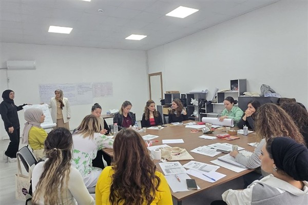 Diyarbakır’da KİHEP kapsamında “Kadın ve Siyaset” konusu konuşuldu