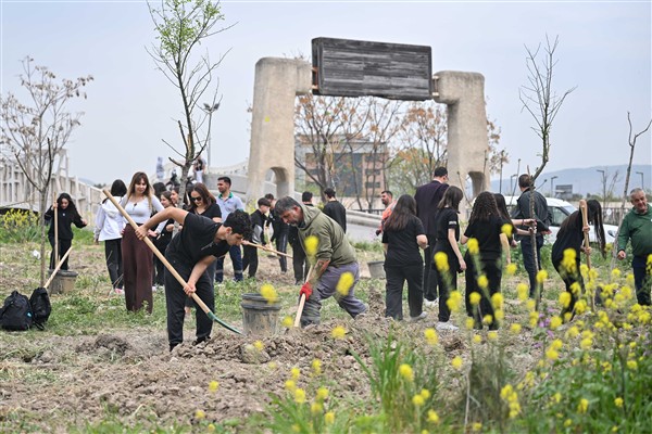 Bornova’da fidan dikim etkinliği düzenlendi