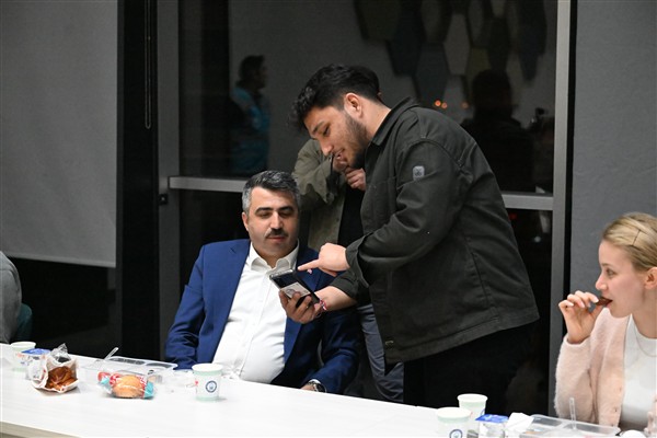 Başkan Yılmaz, sahurda gençlerle bir araya geldi