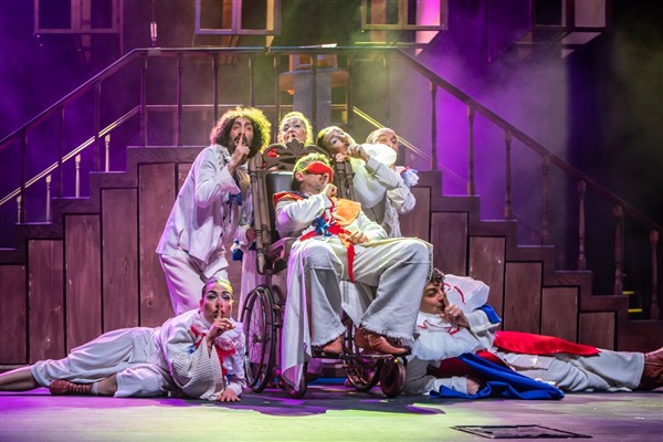 Bursa Şehir Tiyatrosu, ‘Kısa Süren Saltanat’ oyununu sanatseverlerle buluşturdu