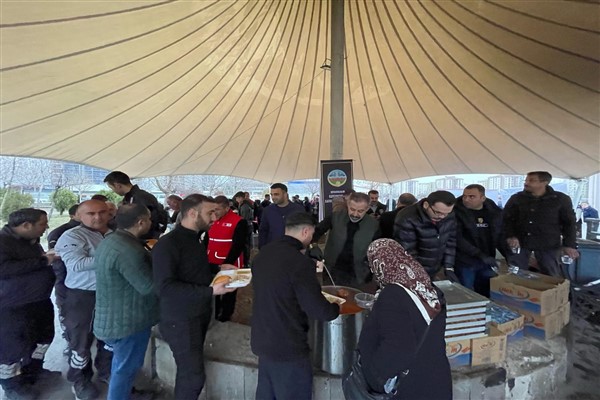 DİKO’dan Gazi Yaşargil Eğitim ve Araştırma Hastanesi Acil Servisi önünde iftar ikramı