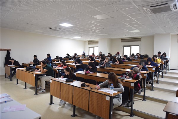 Yıldırım Belediyesi’nden üniversite sınavına hazırlanan gençlere özel deneme sınavı