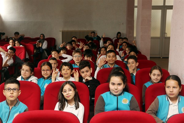 Yenimahalle’de öğrenciler “sıfır atık” konusunda bilgilendirildi