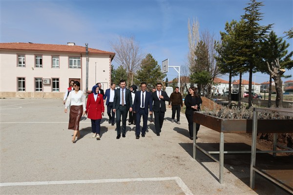 Kazımkarabekir Kaymakamı Yamaoğlu, Çok Programlı Anadolu Lisesi’ni ziyaret etti