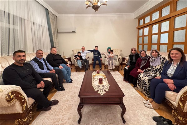 Vali Çiçekli, Şehit Piyade Sözleşmeli Er Küçük’ün ailesini ağırladı