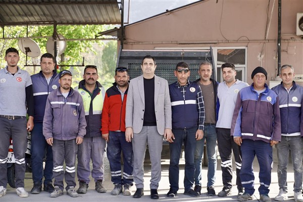 Başkan Tezcan, belediye personeliyle bayramlaştı