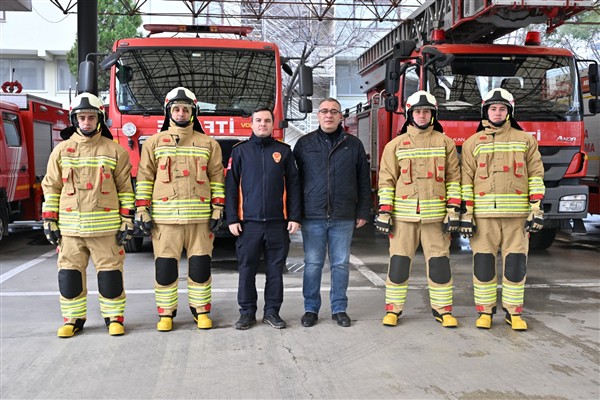 Manisa’da itfaiye personelinin güvenliği için 400 adet koruyucu kıyafet teslim edildi