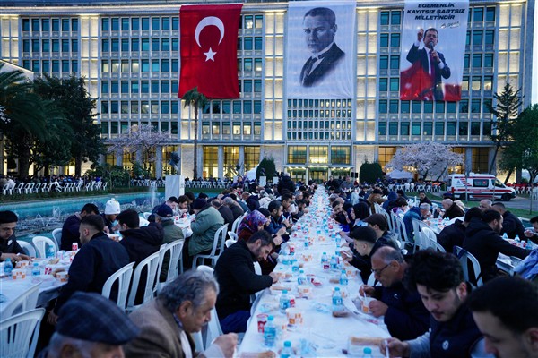 İstanbullular millet iftarında buluştu