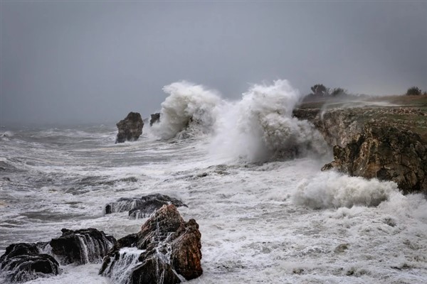 Doğu Karadeniz’de kuvvetli rüzgar ve kısa süreli fırtına bekleniyor