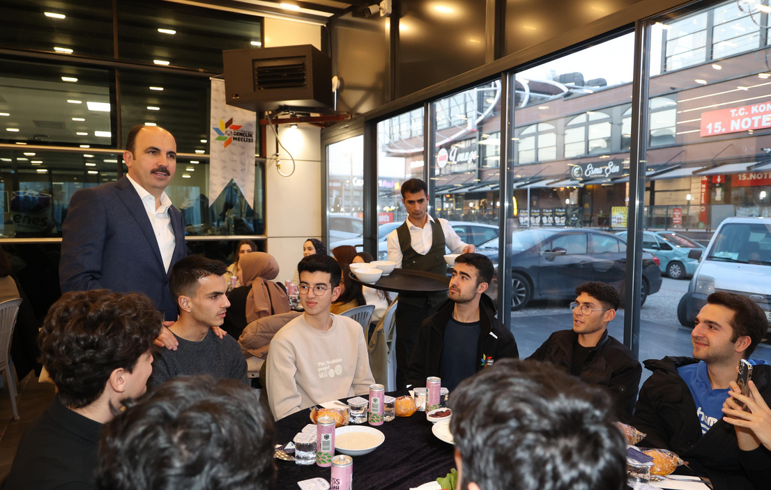 Başkan Altay iftarda üniversiteli gençlerle buluştu