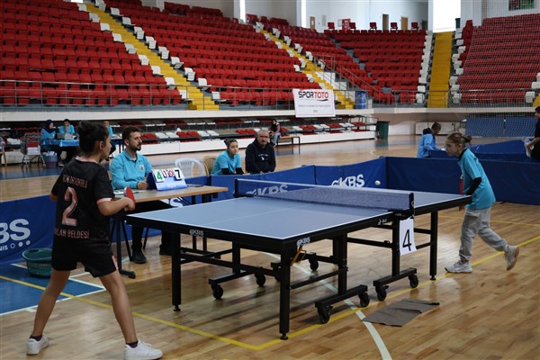 Karaman’da “Okul Sporları Yıldızlar Masa Tenisi Grup Müsabakaları” sona erdi