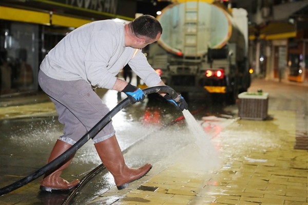 Aliağa Belediyesi’nden bayram öncesi temizlik