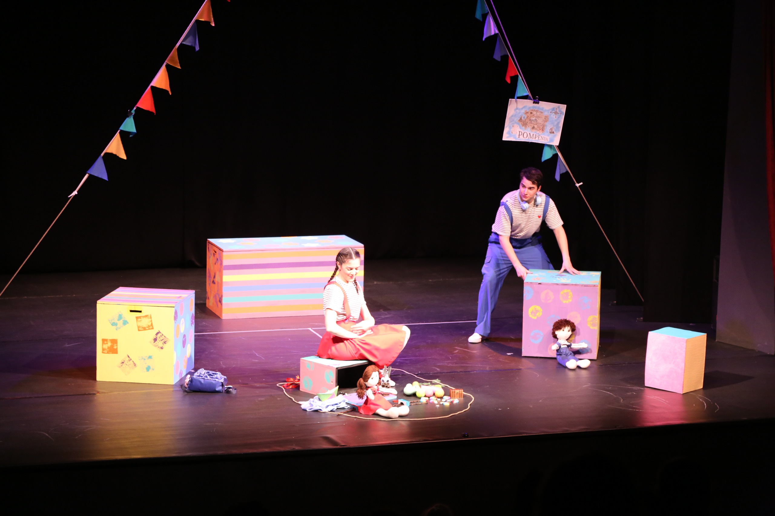 Şehir Tiyatroları’nın yeni çocuk oyunu “Pompenya” seyirciyle buluştu