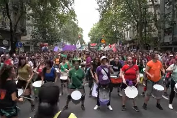Dünya Kadınlar Günü’nde dünya çapında kutlamalar ve protestolar yapıldı