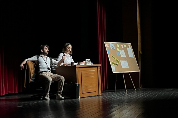 RTEÜ’de “Ölü Tanıklar” oyunu sahnelendi
