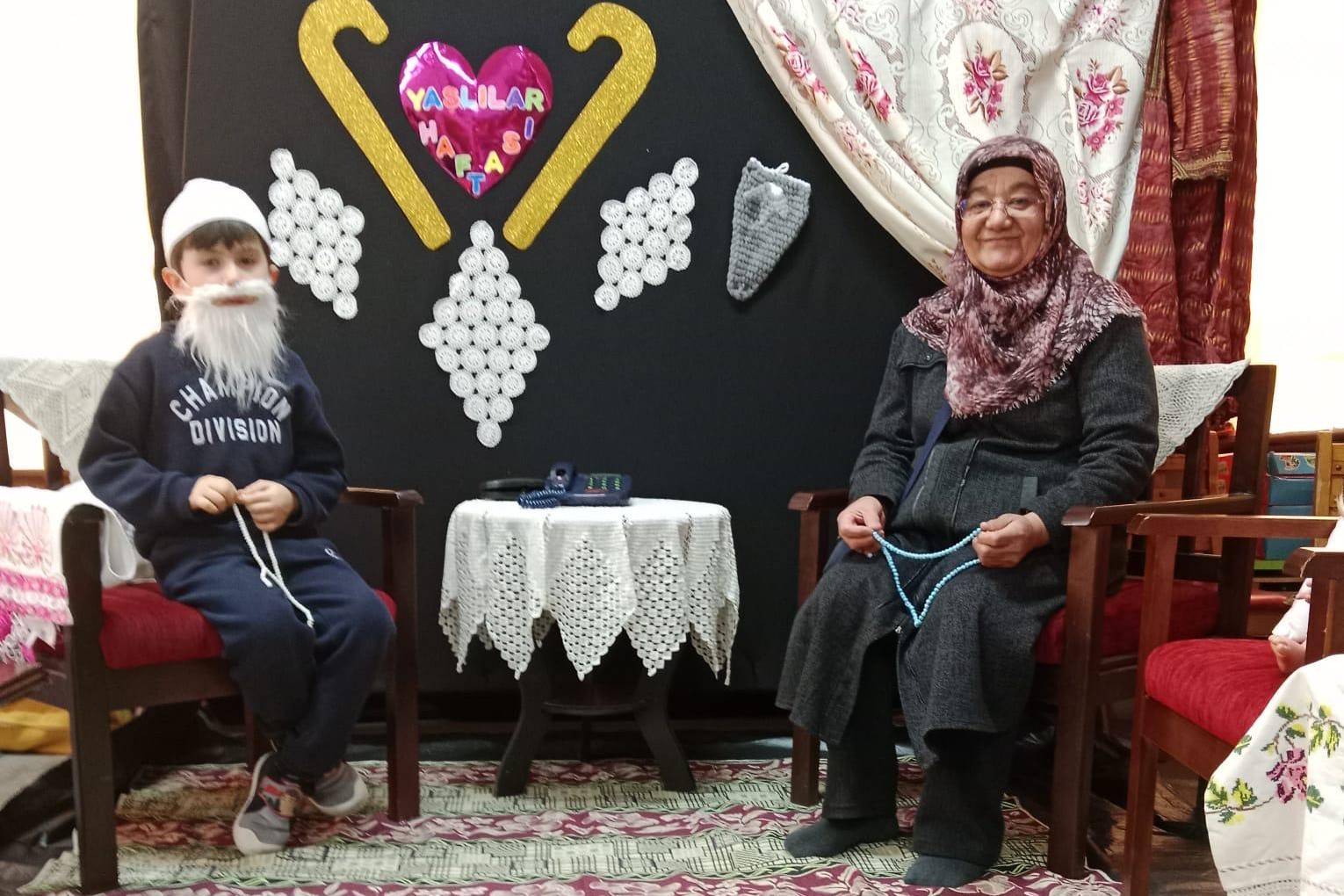 Karabük’te öğrenciler, Yaşlılar Haftası kapsamında etkinlik düzenledi