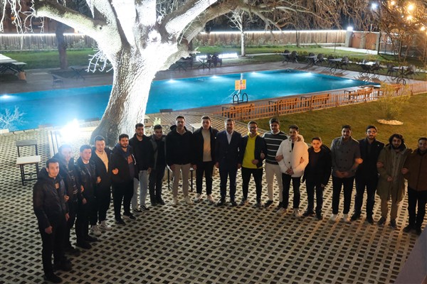 Başkan Çetinkaya, sahurda üniversiteli gençlerle buluştu