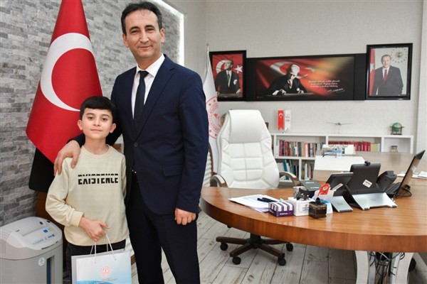 İstiklal Marşı Okuma Yarışması’nda Karaman’ı temsil eden Sarı, Türkiye üçüncüsü oldu