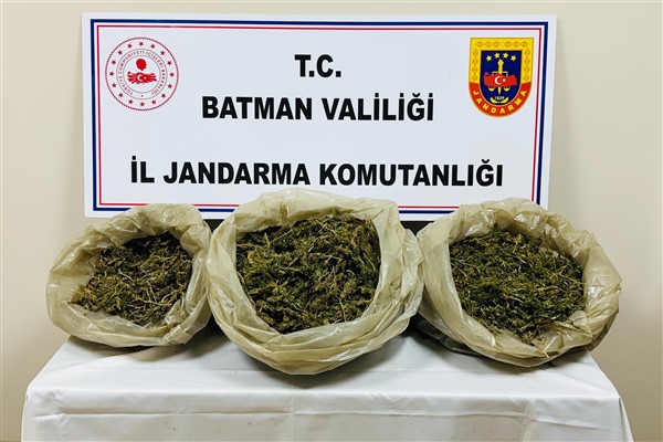 Batman’da 21 kilo 600 gram kubar esrar ele geçirildi