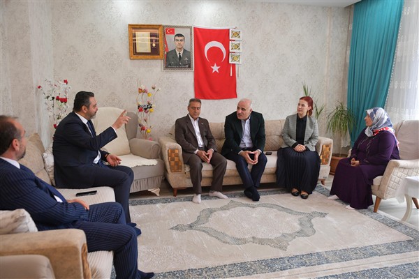 Diyarbakır Valisi Zorluoğlu’ndan şehit ailelerine ziyaret