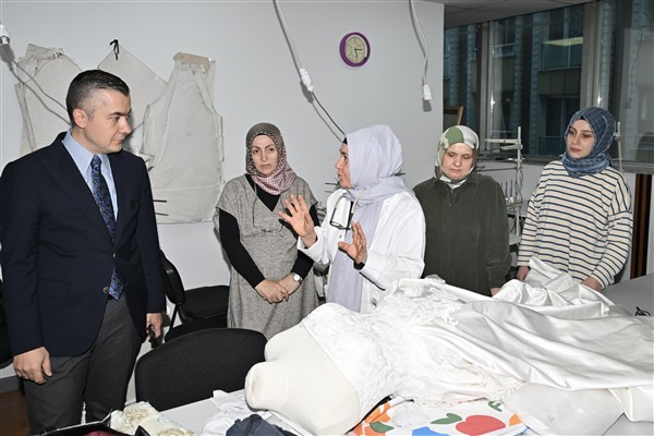 Aksoy, Esenyurt Sürekli Eğitim Merkezi’ni ziyaret etti