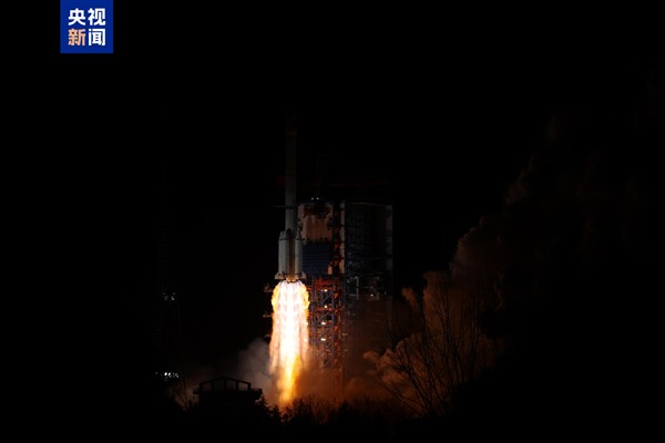 Çin, iletişim uydusu TJS-15’i fırlattı