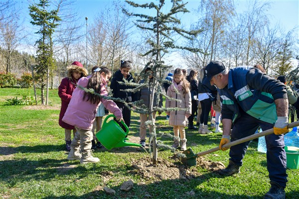 Esenyurt’ta Orman Haftası kapsamında ağaç dikme etkinliği düzenlendi