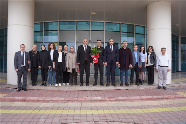 Başkan Aydın’dan, sağlık çalışanlarına 14 Mart ziyareti