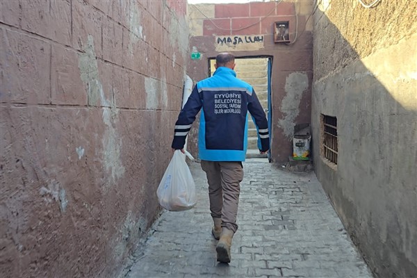 Eyyübiye Belediyesi, ihtiyaç sahibi bin aileye iftar yemeği veriyor