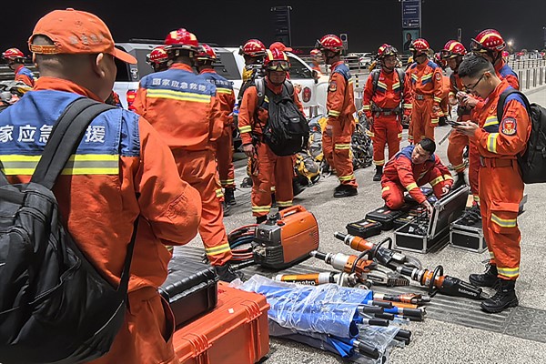 Myanmar’da depremin bilançosu ağırlaşırken, Çin arama-kurtarma personeli gönderdi